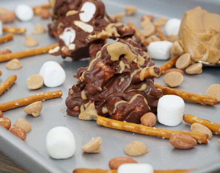 No bake cookie recipe chocolate peanut butter pretzel haystacks