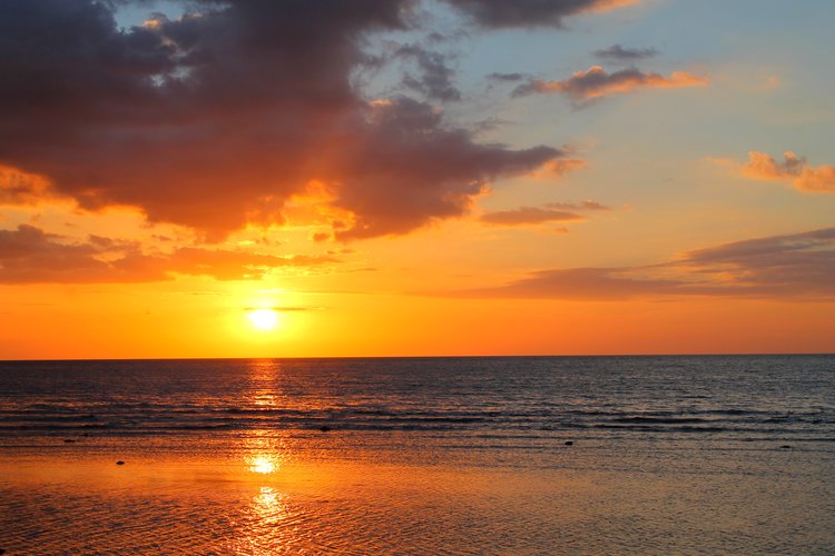 Sunset Dining Date Idea - Romantic Date Ideas