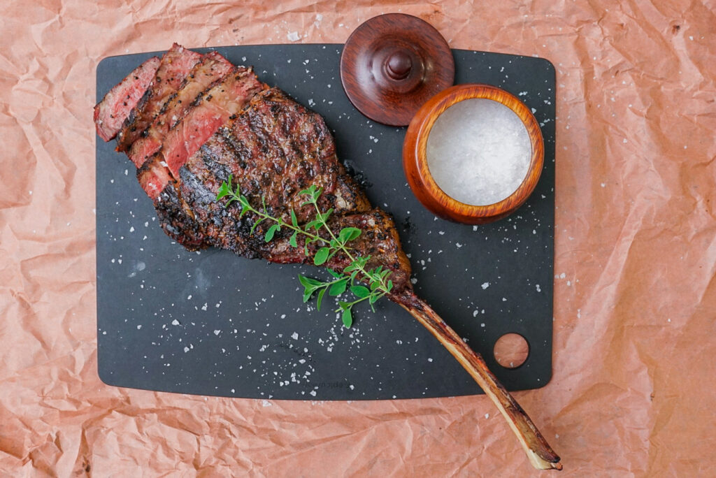 How to Cook a Tomahawk Steak Couple in the Kitchen