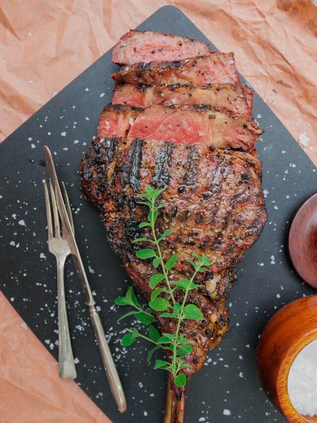 How to Cook a Tomahawk Steak Couple in the Kitchen