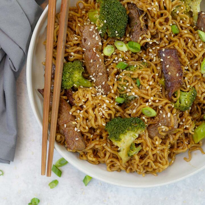 15 Minute Easy Beef and Broccoli Lo Mein