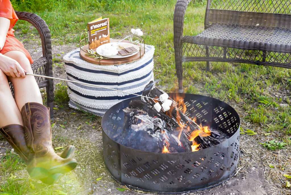 Fredericksburg Bed and Breakfast with Firepit