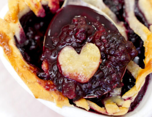 How to make a mini blackberry pie.