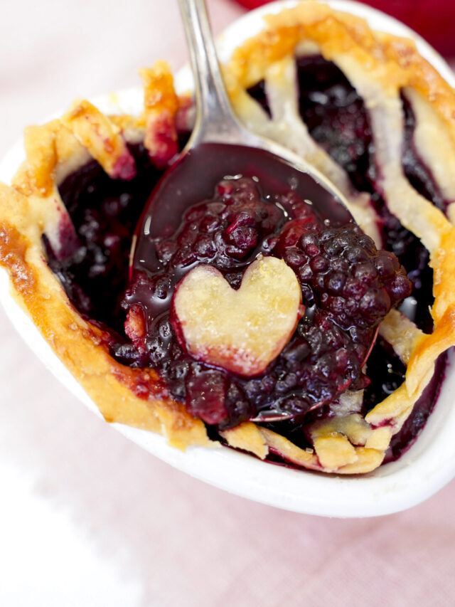 How To Make Blackberry Pie Couple In The Kitchen