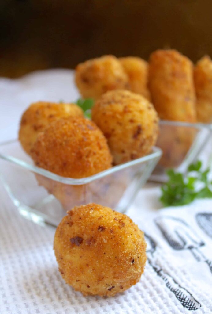 Potatoe croquettes to serve with fried fish.