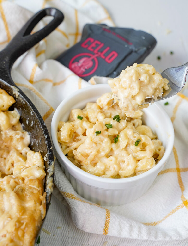 Smoked mac and cheese sides for fried fish.