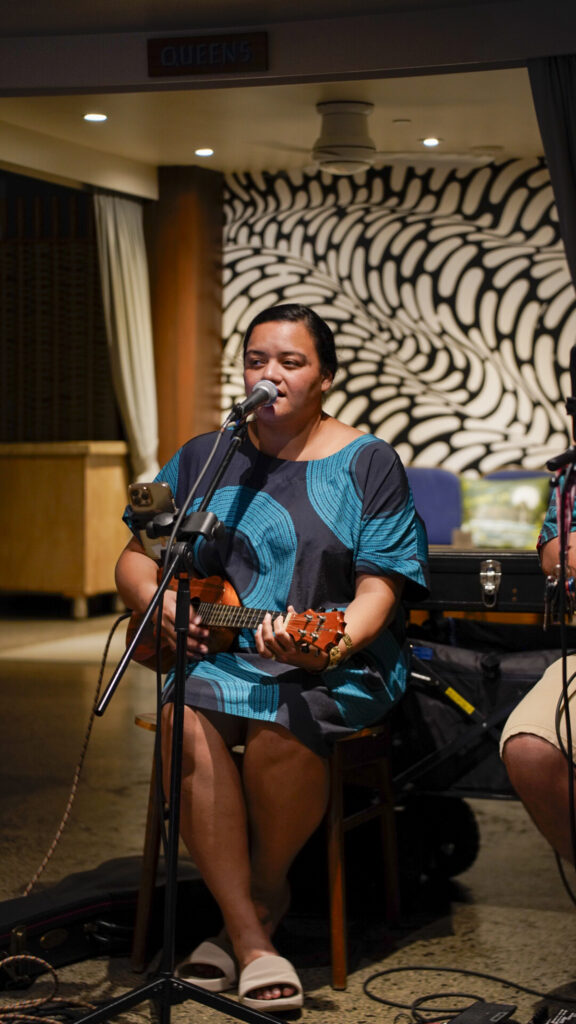 Hawaiian musician playing live music at an Oahu restaurant.