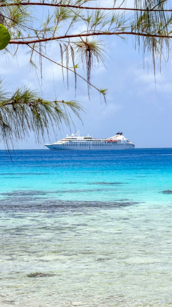 Star Breeze in Rangiroa, a stop on the Windstar Tahiti French Polynesia cruise.