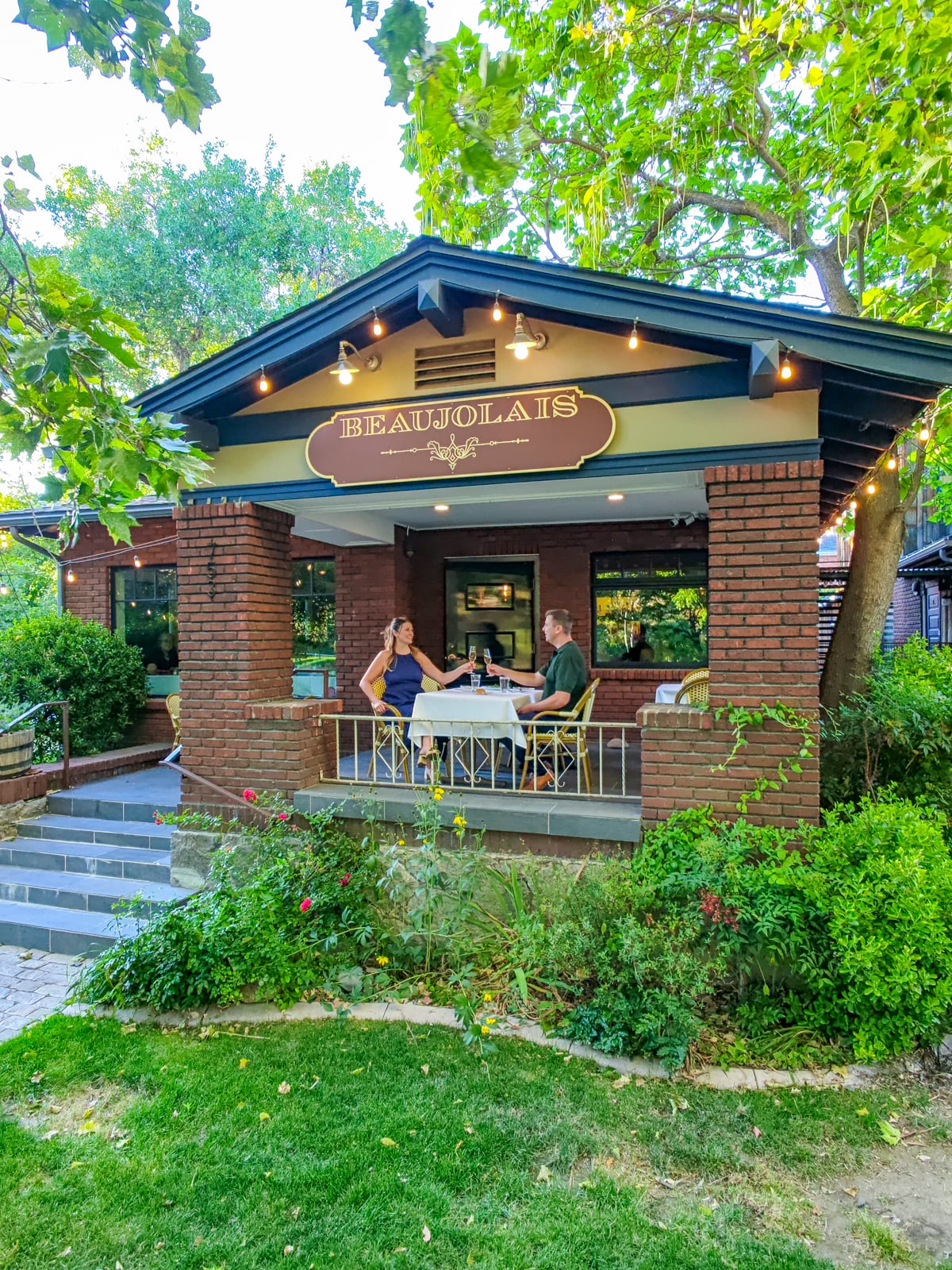 Couple eating on a patio in Reno.